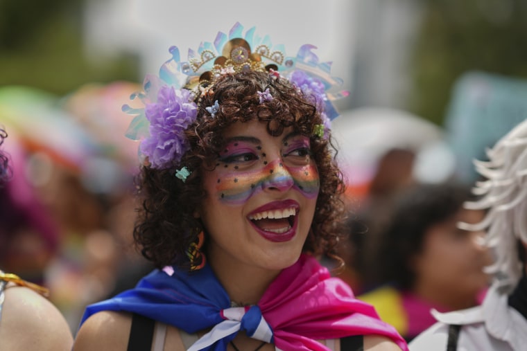 Participante del Desfile del Orgullo en la Ciudad de México, el 28 de junio de 2025. 