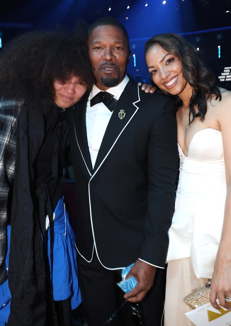 Annalize Bishop, Jamie Foxx e Corinne Foxx no 2025 BET Awards.