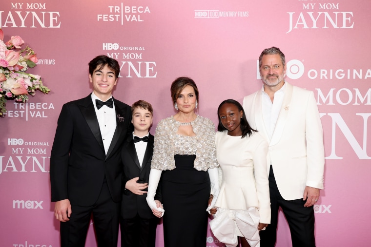 August Miklos Friedrich Hermann, Andrew Nicolas Hermann, Mariska Hargitay, Amaya Josephine Hermann i Peter Hermann