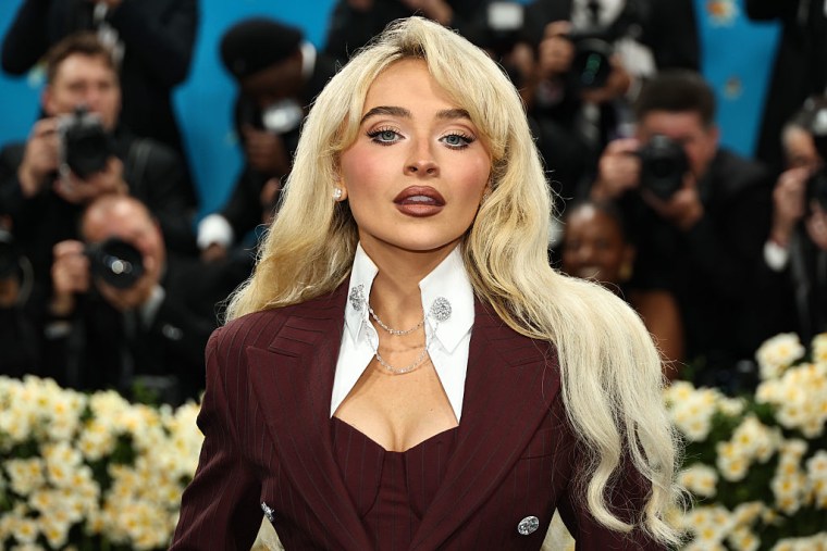Sabrina Carpenter Talks Banning Phones at her Concerts
