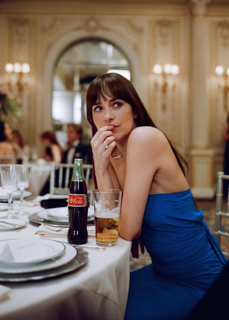Dakota Johnson występuje jako Lucy, meczak, w "Materialista."