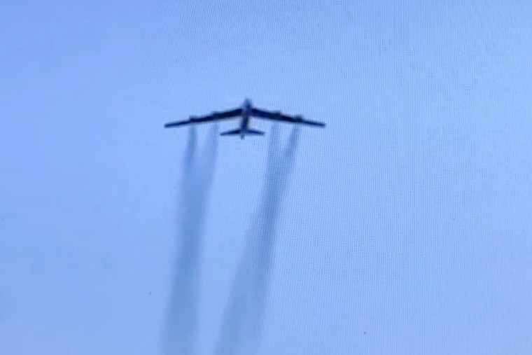 b-52 bomber level jet