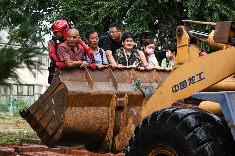 TOPSHOT-CHINA-ENVIRONMENT-WEATHER-FLOODS