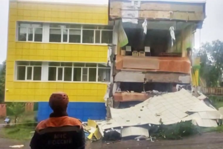 Image: Topshot-Russia-Japan-Quake-Tesunami