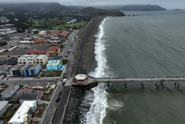 La costa en el muelle municipal de Pacifica en Pacifica, California, el 30 de julio de 2025. Alertas de tsunami emitidas en la costa de California después de la magnitud 8.8 en Rusia.