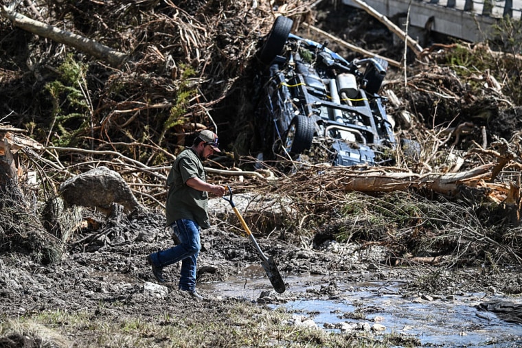Inundaciones en Texas: Abbott dice que hay más de 160 personas desaparecidas  tras las inundaciones