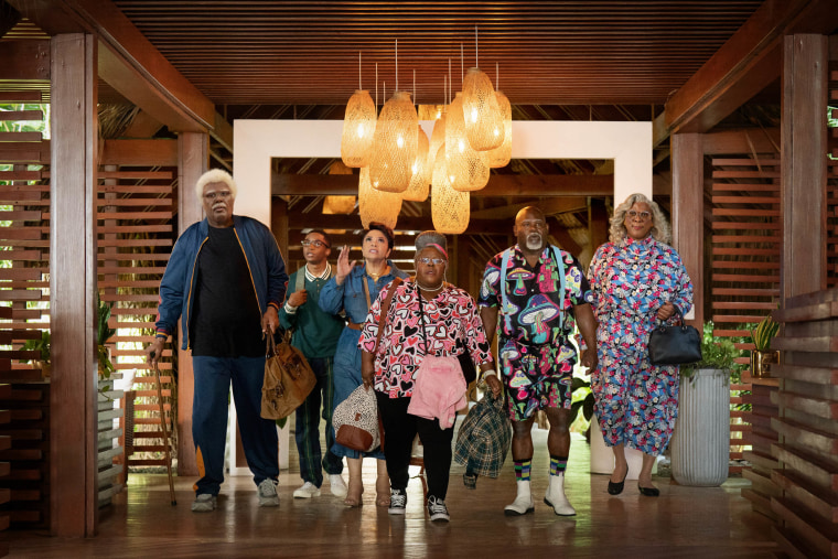 Obsada "Ślub Madei" Udaj się na Bahamów. (L do R) Tyler Perry jako Joe, Jermaine Harris jako BJ, Tamela Mann jako Cora, Cassi Davis Patton jako ciocia Bam, David Mann jako pan Brown i Tyler Perry jako Madea.