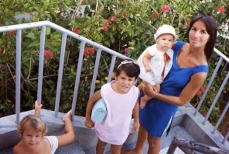 Nancy Snow with her daughters