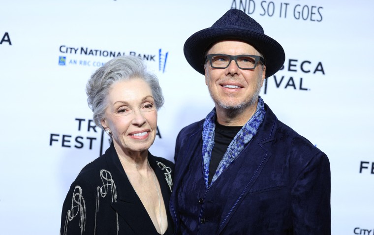 A ex-esposa de Billy Joel, Elizabeth Weber, e o produtor Sean Weber-Small.