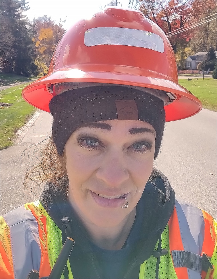 Melissa Sanders works as a flagger and felt that she had a difficult time standing because of the pain she experienced from cervical cancer.