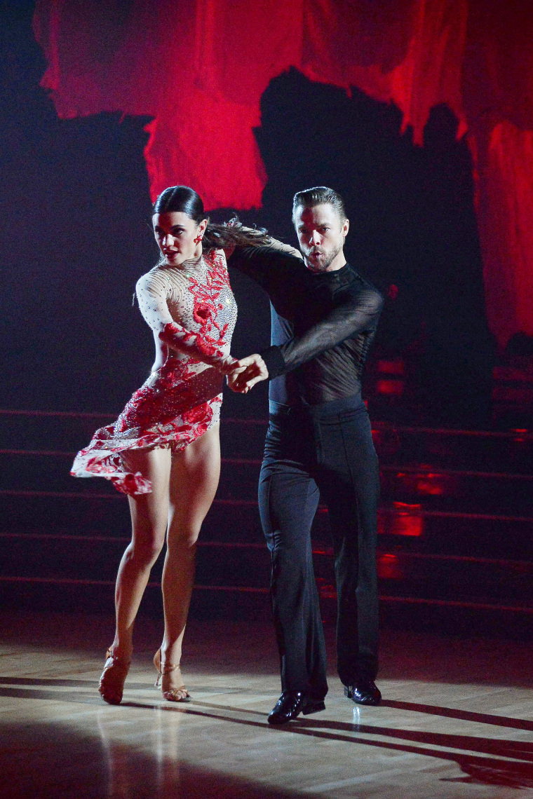 Hayley Erbert y Derek Hough en la temporada 29 de "Bailando con las estrellas."