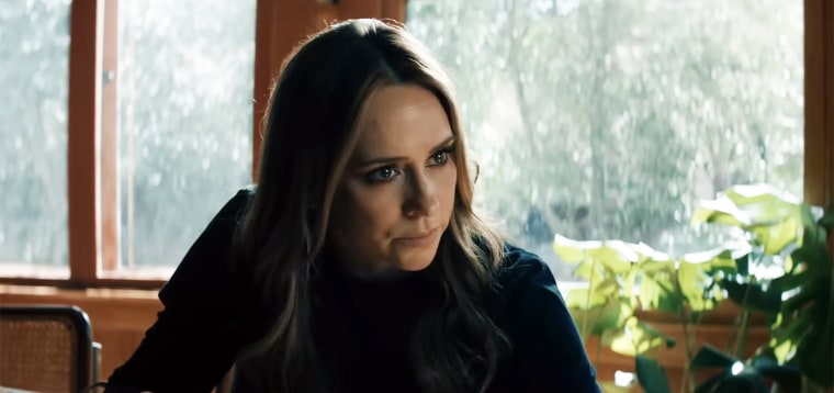 Jennifer Love Hewitt returns as Julie James in 2025's "I Know What You Did Last Summer." 