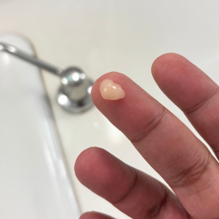 Dot of IT Cosmetics primer on fingertip
