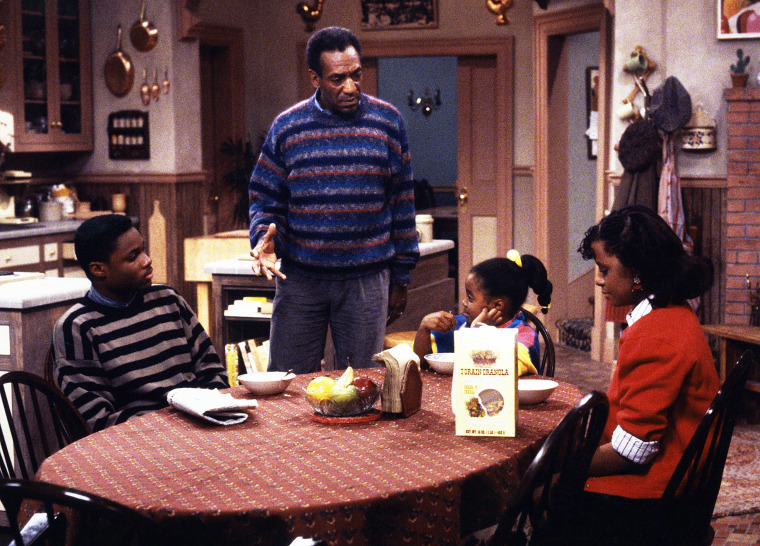 Malcolm-Jamal Warner como Theodore 'Theo' Huxtable, Bill Cosby como el Dr. Heathcliff 'Cliff' Huxtable, Keshia Knight Pulliam como Rudy Huxtable y Tempestt Bledsoe como Vanessa Huxtable de "El show de Cosby."