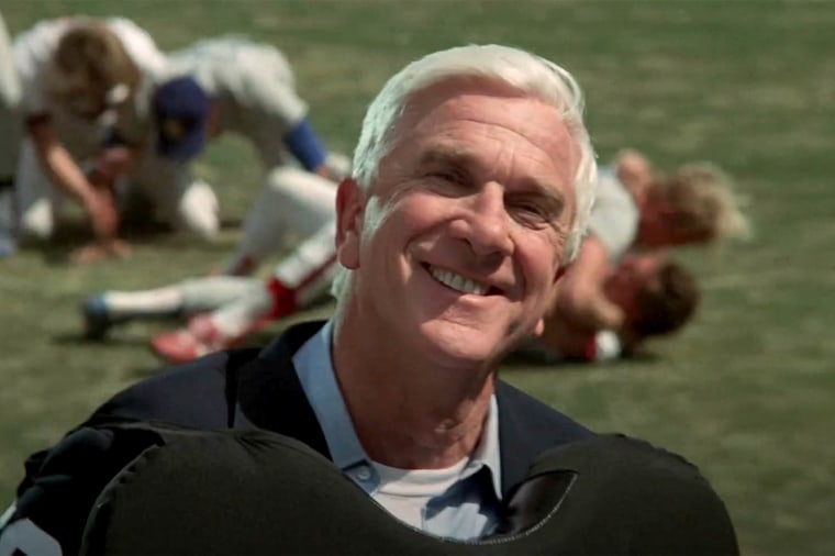 Leslie Nielsen como árbitro em 