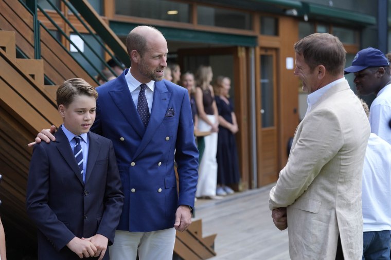 William, książę Walii i książę George rozmawiają ze Steve'em Backshallem.