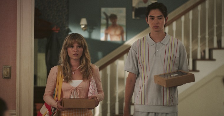 Rain Spencer como Taylor y Sean Kaufman Steven en "El verano me volví bonito."