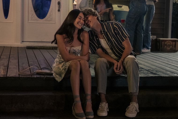 Lola Tung como Belly e Gavin Casalegno como Jeremias na terceira temporada de 