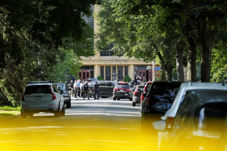 Autoridades en la escena.