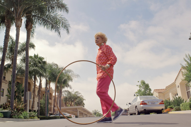 Joan Anderson, who brought the hula hoop to the U.S. and named it, dies at 101