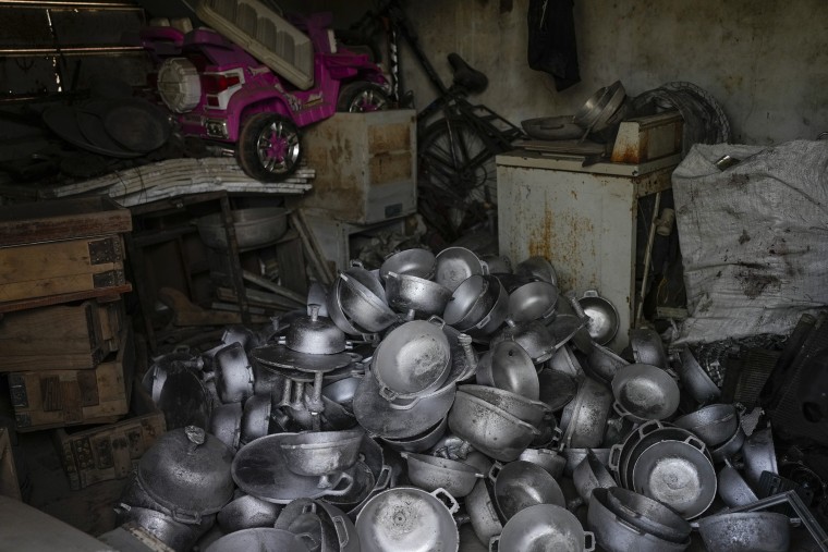 Venezuela Deported Migrants Photo Essay aluminum pots