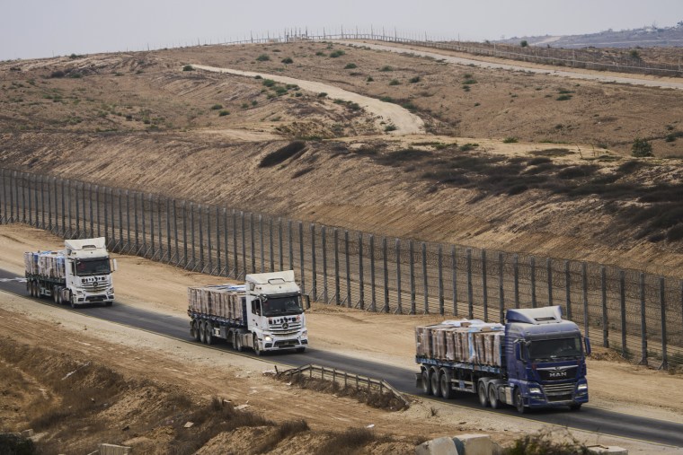 Trucks carrying humanitarian aid for Palestinians in Gaza 
