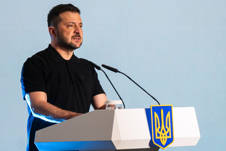 Presidente de Ucrania Volodymyr Zelenskyy asiste al foro 'Youth is aquí' en Kiev en Kiev