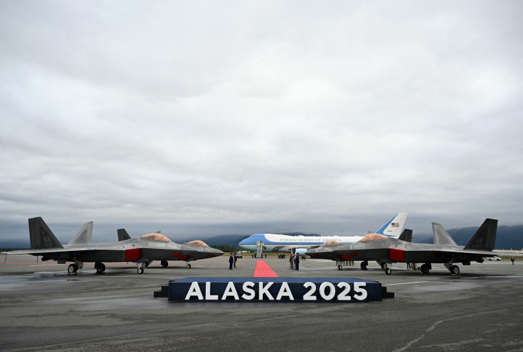 Image: F-22 fighter jets are seen on the tarmac with Air Force One in the distance
