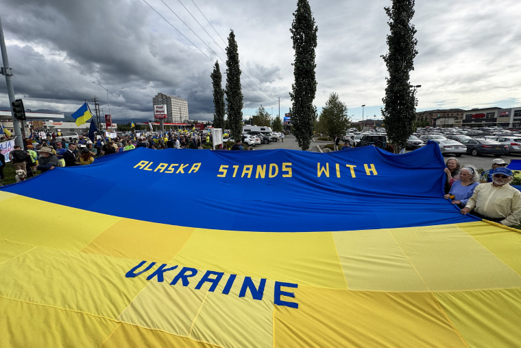 TOPSHOT-US-UKRAINE-RUSSIA-CONFLICT-SUMMIT-PROTEST