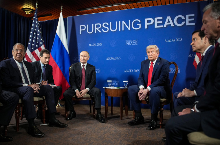 Image: US President Trump and Russian President Putin meet on the war in Ukraine at the American air base in Alaska