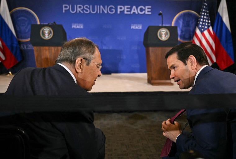 El Ministro de Asuntos Exteriores ruso, Sergi Lavrov, y el Secretario de Estado, Marco Rubio.