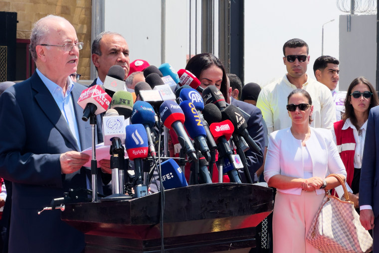 Palestinian Prime Minister Mohammed Mustafa, left on podium, and Egyptian Foreign Minister Badr Abdelatty