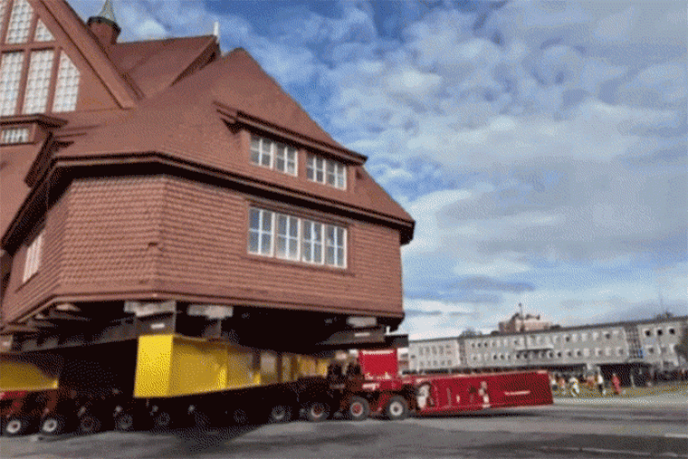 Time-lapse video of a church being moved in Sweden.