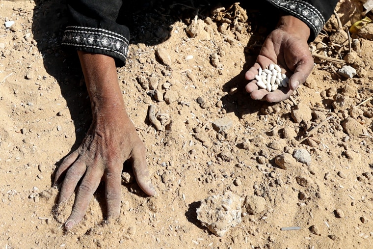 TOPSHOT-PALESTINIAN-ISRAEL-CONFLICT-GAZA-AID