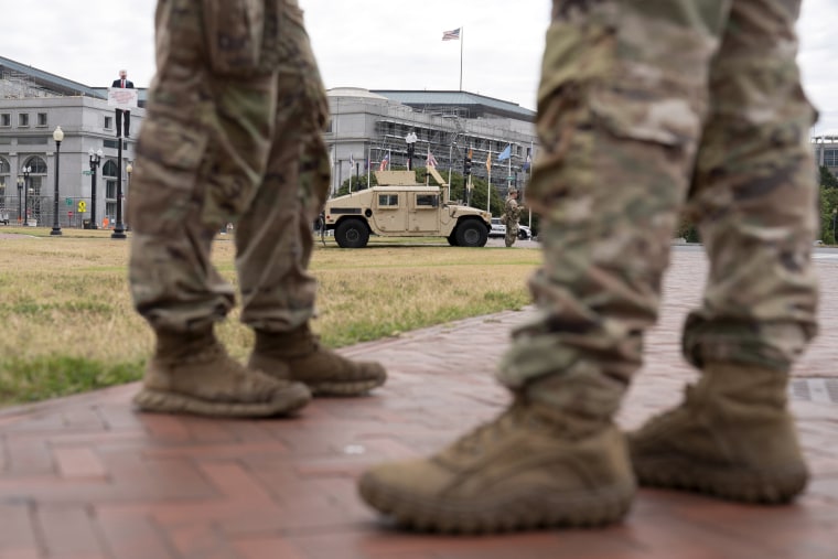 National Guard troops in D.C. begin carrying firearms 1 National Guard in District of Columbia