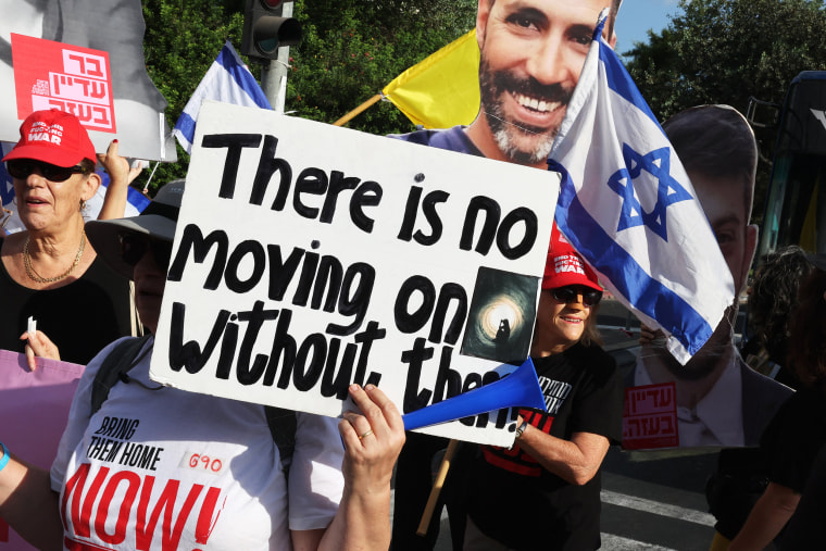 Protestos em Tel Aviv organizados pelas famílias de reféns israelenses.