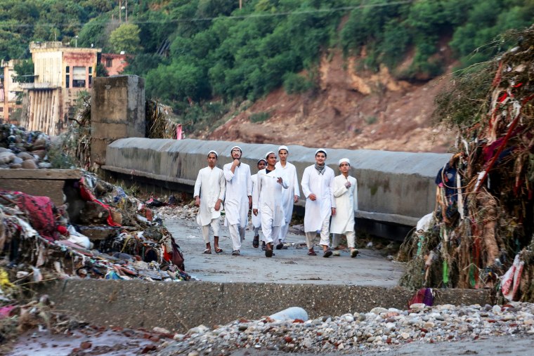 TOPSHOT-INDIA-FLOOD-WEATHER-CLIMATE