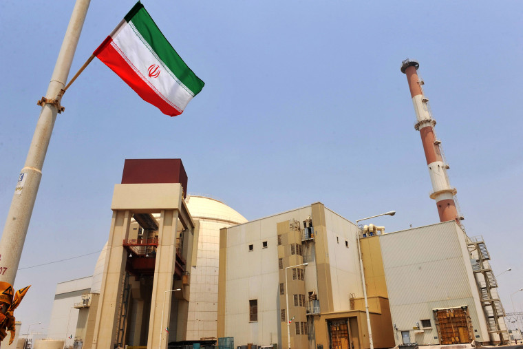 Irán comienza a alimentar la primera estación de energía nuclear del país