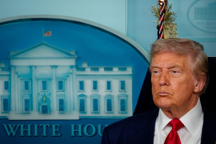 El presidente, Donald Trump, en la sala de prensa James S. Brady de la Casa Blanca el 11 de agosto de 2025 en Washington D.C.