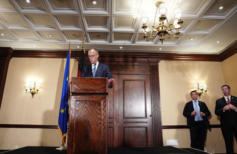 El canciller alemán, Friedrich Merz, ofrece una declaración a la prensa en el Hotel Willard, en Washington D.C., el 18 de agosto de 2025.