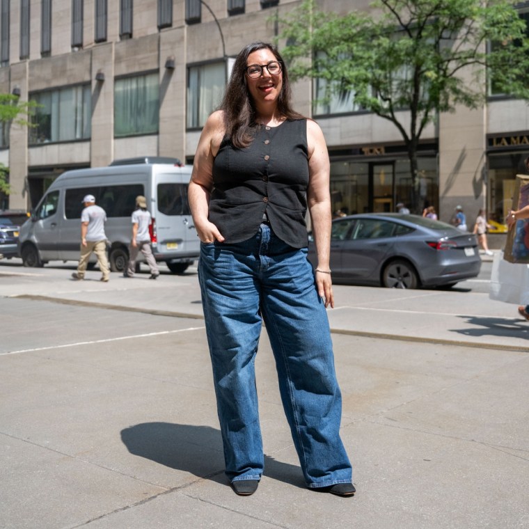 Deputy managing editor Jess Bender wears the Old Navy Mid-Rise Slouchy Wide-Leg Jeans in size 12.
