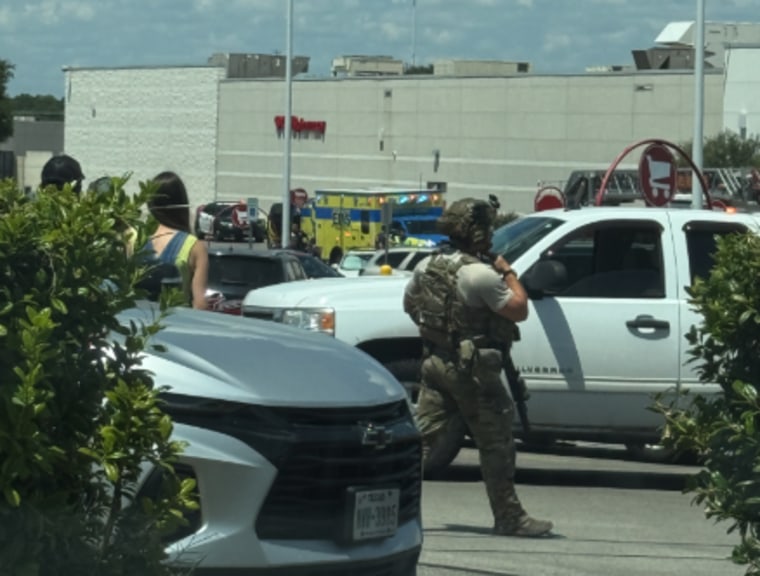 Las autoridades en el lugar del tiroteo en Austin, Texas.