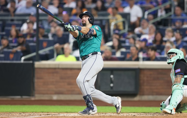 Cal Raleigh of the Seattle Mariners hits a home run against the New York Mets on Aug. 15, 2025.