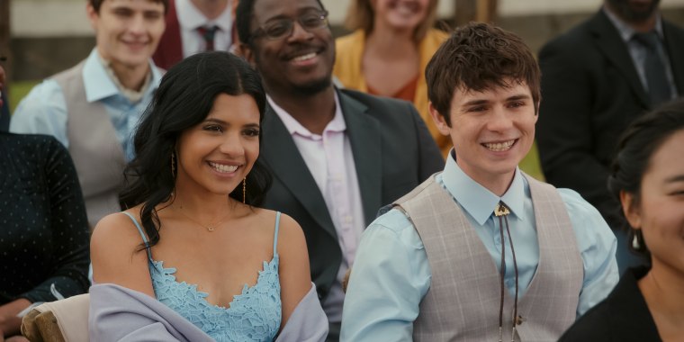 Nikki Rodriguez como Jackie e Ashby Gentry como Alex na segunda temporada de 