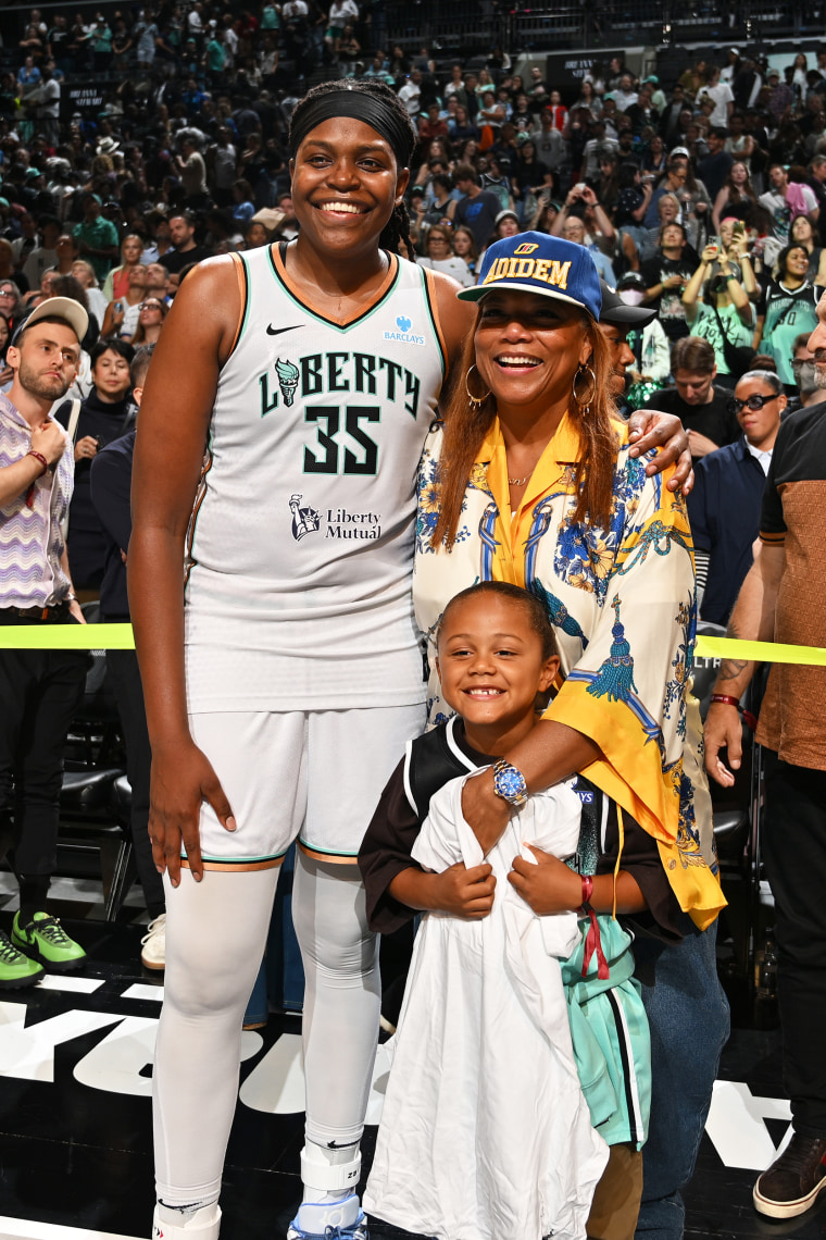 Queen Latifah's Son Rebel Joins Mom at WNBA Game in Rare Public Appearance(00)