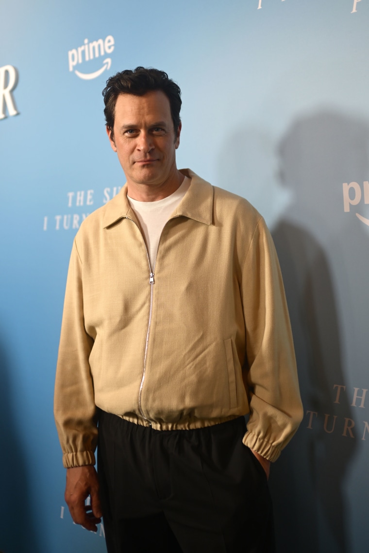 Tom Everett Scott asiste a la fiesta de lanzamiento de la primera temporada de verano el 16 de julio de 2025 en la ciudad de Nueva York.