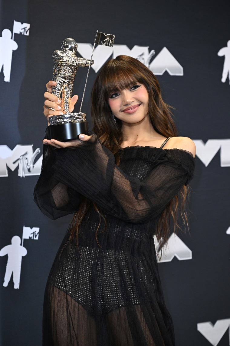 LISA with her Moon Person for "Best K-Pop" at the 2025 VMAs.