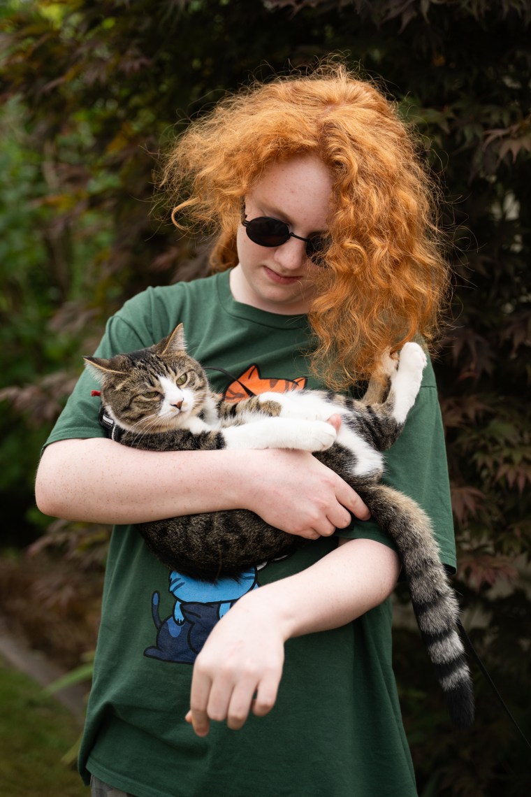 Adam com Family Cat.