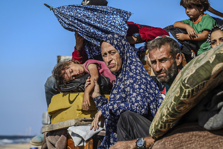 Palestinians Flee Northern Gaza after Intensified Israeli Attacks - Gaza City