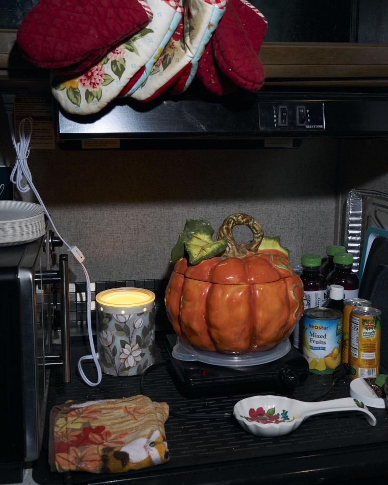 Kitchen decorations of Debbie Williams.